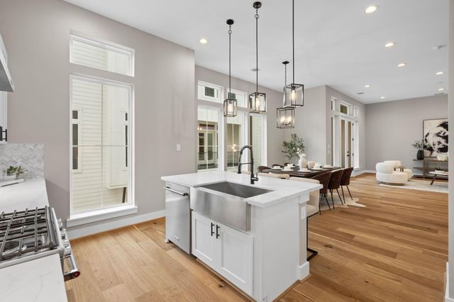 1195 W 19th Street, Houston, TX 77008
