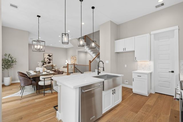 1195 W 19th Street, Houston, TX 77008