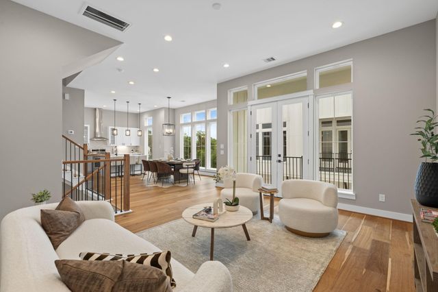 1195 W 19th Street, Houston, TX 77008