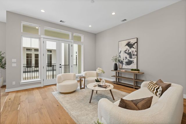 1195 W 19th Street, Houston, TX 77008