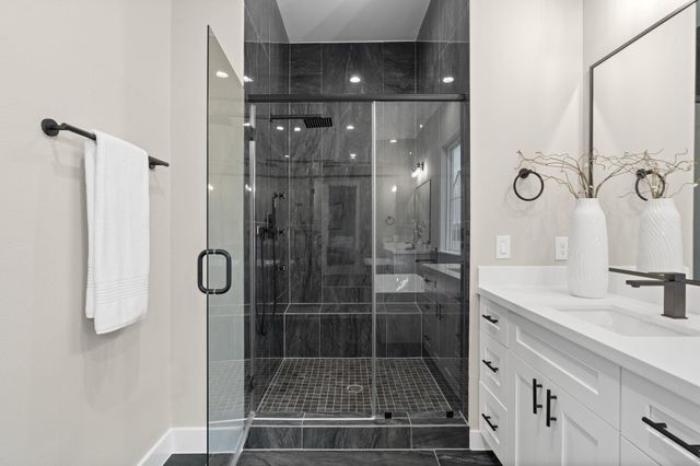 1195 W 19th Street, Houston, TX 77008