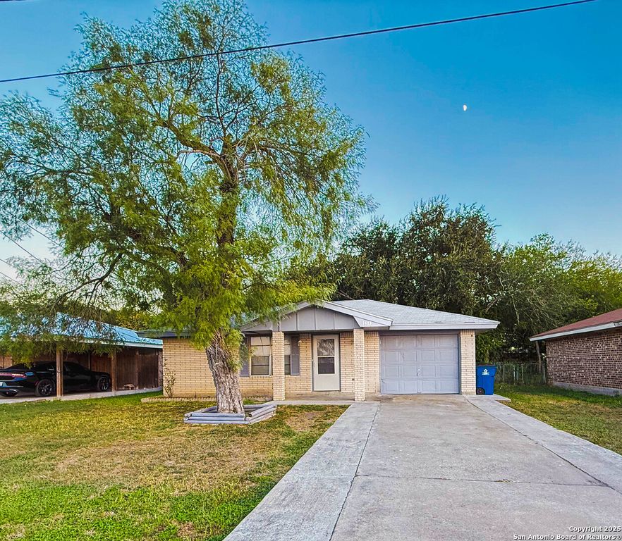 1403 W Hefferman, Beeville, TX 78102