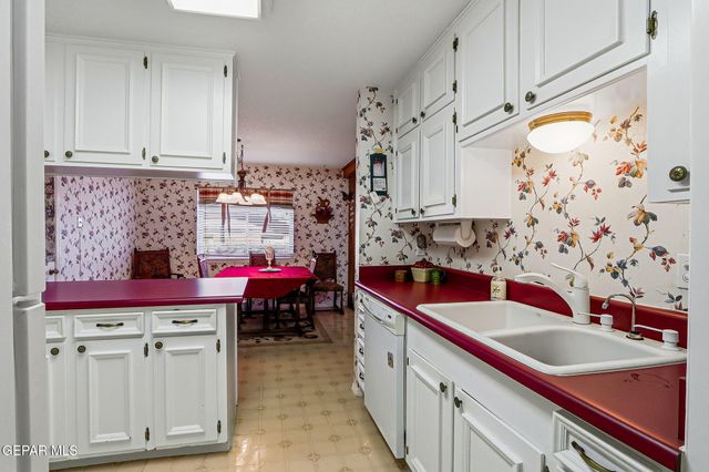 6841 LA CADENA Drive, El Paso, TX 79912