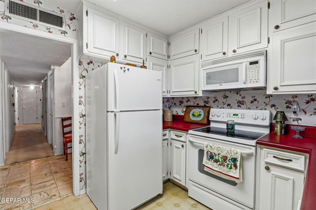 6841 LA CADENA Drive, El Paso, TX 79912