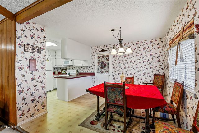 6841 LA CADENA Drive, El Paso, TX 79912