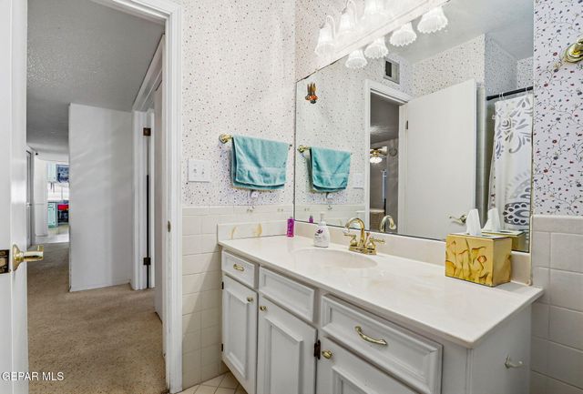 6841 LA CADENA Drive, El Paso, TX 79912