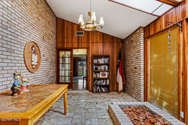 6841 LA CADENA Drive, El Paso, TX 79912