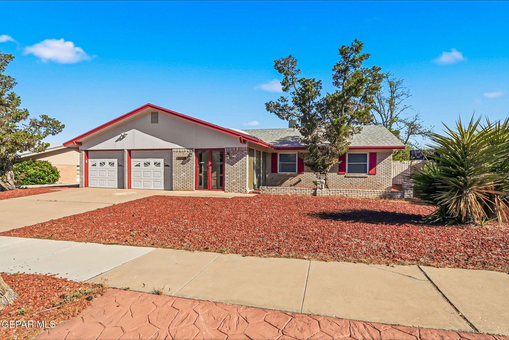 6841 LA CADENA Drive, El Paso, TX 79912