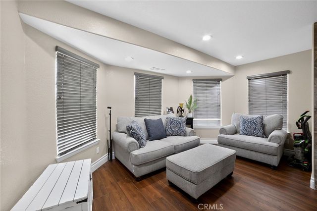 10525 Sage, Oak Hills, CA 92344