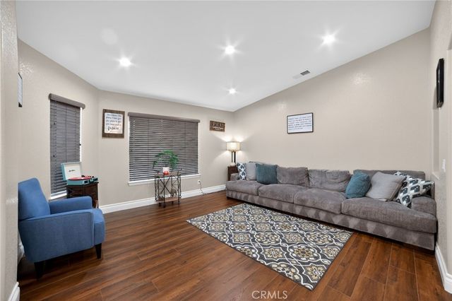 10525 Sage, Oak Hills, CA 92344