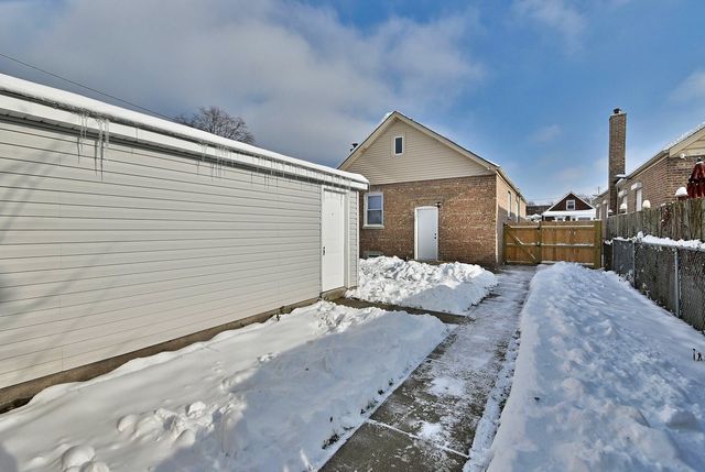 11204 S Emerald Avenue, Chicago, IL 60628
