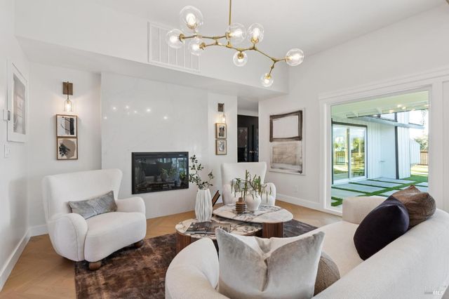 44 Summit Ave, San Rafael, CA 94901