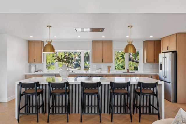 44 Summit Ave, San Rafael, CA 94901