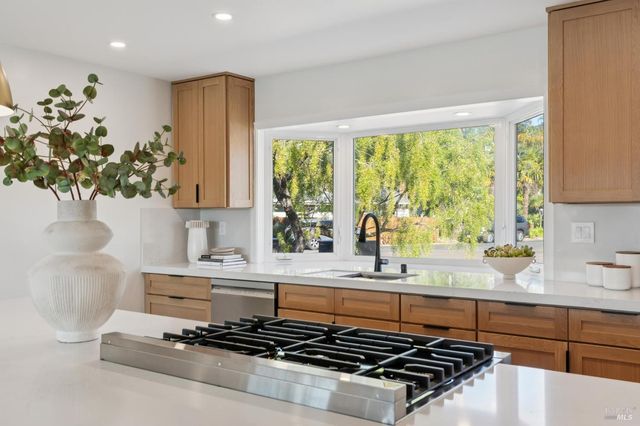 44 Summit Ave, San Rafael, CA 94901