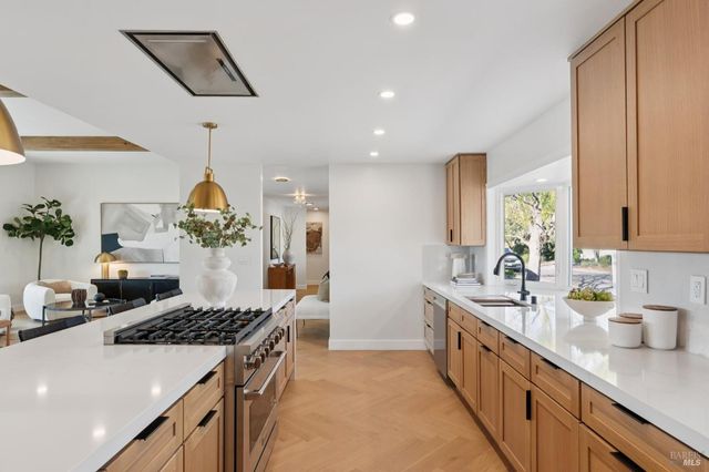 44 Summit Ave, San Rafael, CA 94901