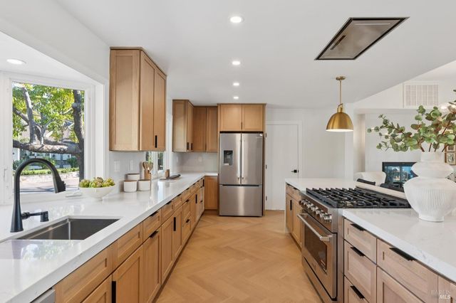 44 Summit Ave, San Rafael, CA 94901