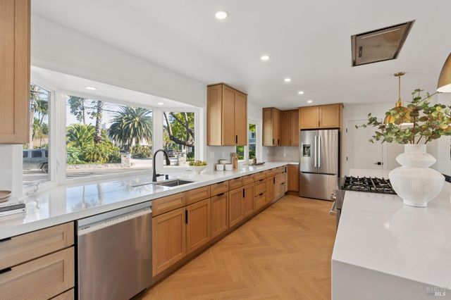 44 Summit Ave, San Rafael, CA 94901