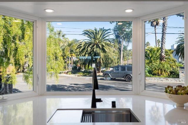 44 Summit Ave, San Rafael, CA 94901