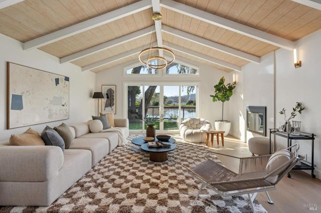 44 Summit Ave, San Rafael, CA 94901