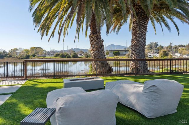 44 Summit Ave, San Rafael, CA 94901