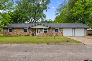 202 Mockingbird Cir., Mt Vernon, TX 75457