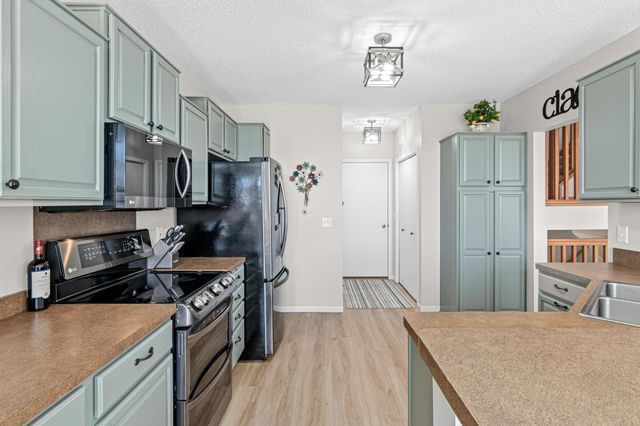 20576 Hampshire Way, Lakeville, MN 55044