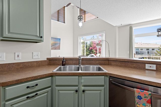 20576 Hampshire Way, Lakeville, MN 55044
