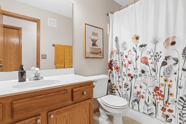 20576 Hampshire Way, Lakeville, MN 55044