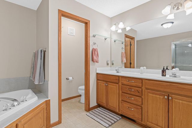 20576 Hampshire Way, Lakeville, MN 55044
