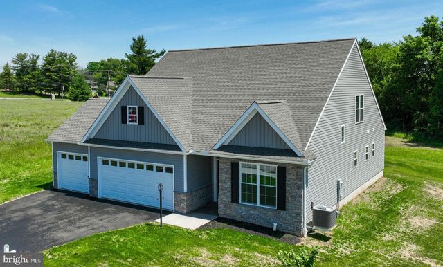 3855 COUNTRY DR, Dover, PA 17315