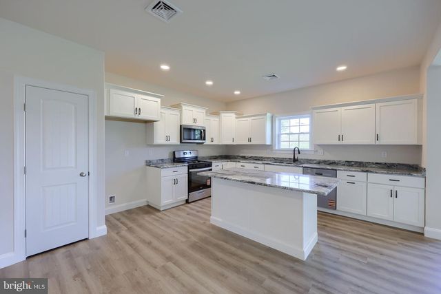 3855 COUNTRY DR, Dover, PA 17315