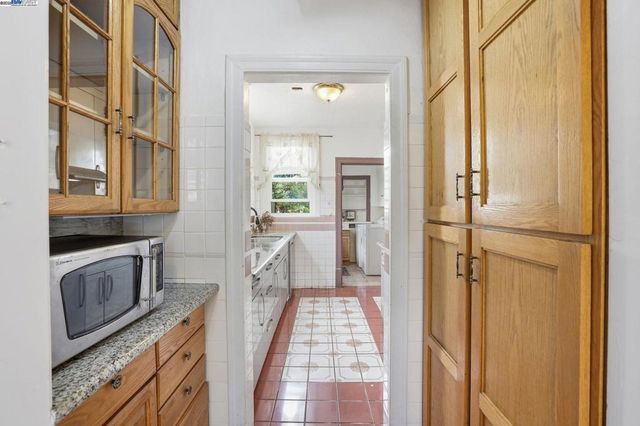 937 Helen Ave, San Leandro, CA 94577