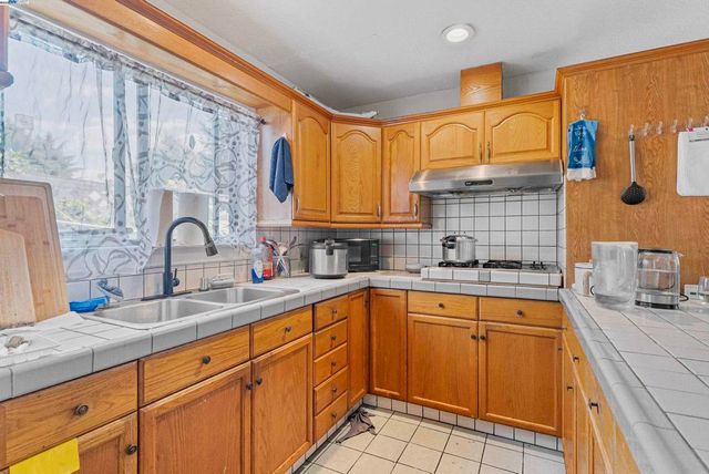 937 Helen Ave, San Leandro, CA 94577