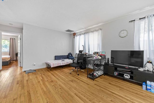 937 Helen Ave, San Leandro, CA 94577