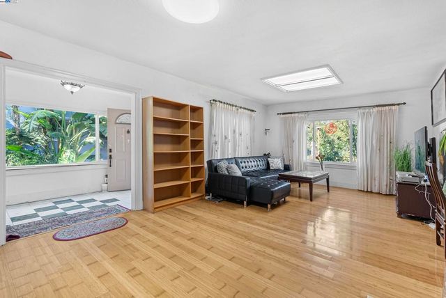 937 Helen Ave, San Leandro, CA 94577