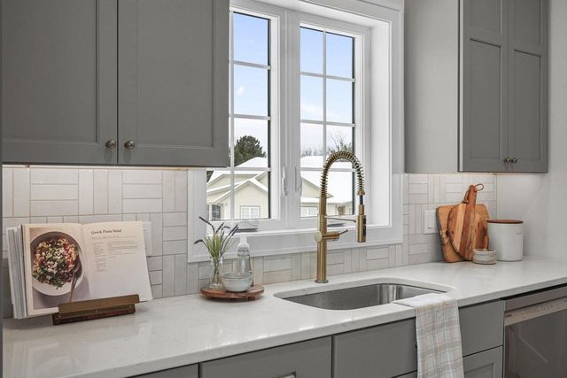 6854 Karolina Way, Sun Prairie, WI 53590