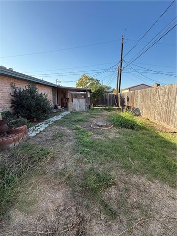 3414 Crest Lake Dr, Corpus Christi, TX 78415