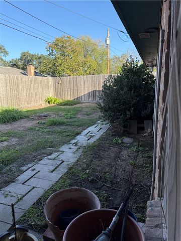 3414 Crest Lake Dr, Corpus Christi, TX 78415