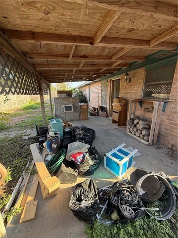 3414 Crest Lake Dr, Corpus Christi, TX 78415