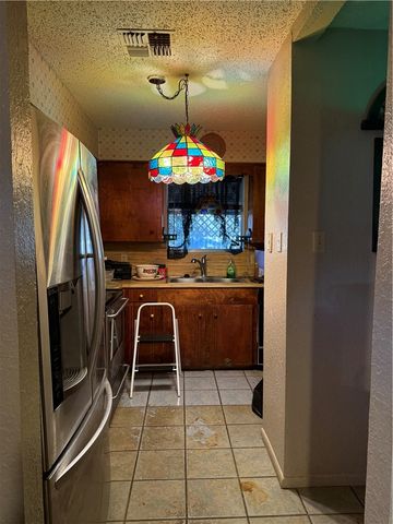3414 Crest Lake Dr, Corpus Christi, TX 78415