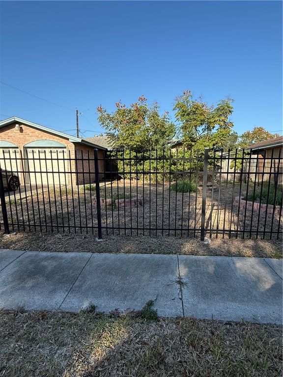 3414 Crest Lake Dr, Corpus Christi, TX 78415