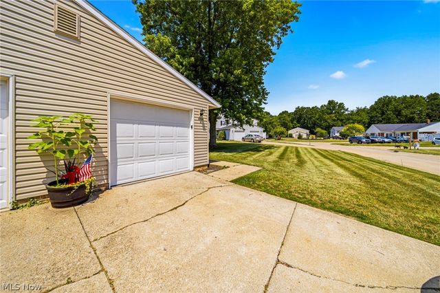 6824 Beacon Drive D, Mentor, OH 44060