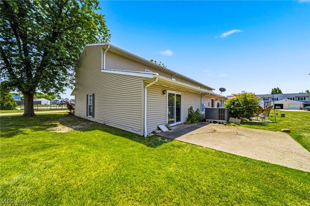 6824 Beacon Drive D, Mentor, OH 44060