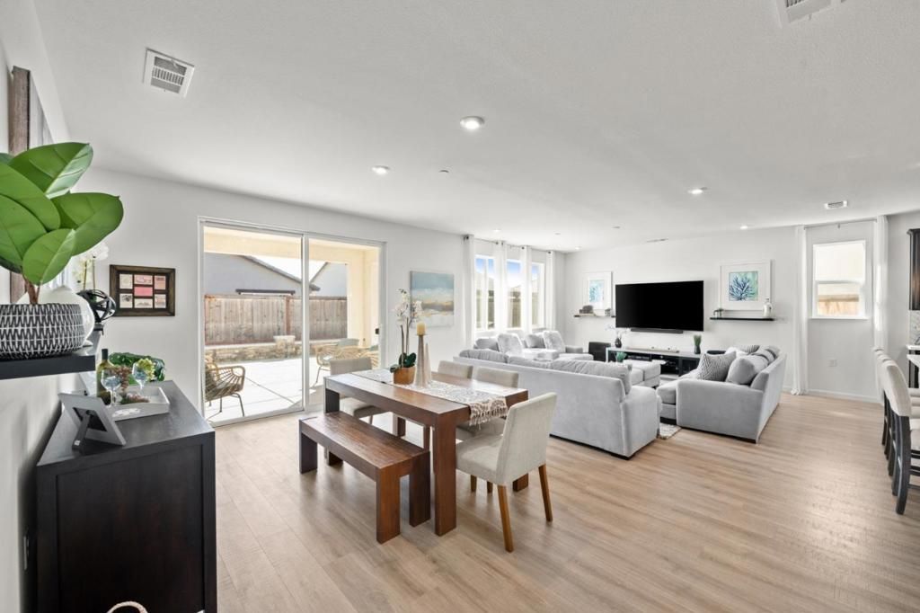 Image 10 of property listing at 9264 Odyssey Circle, Elk Grove, CA 95624