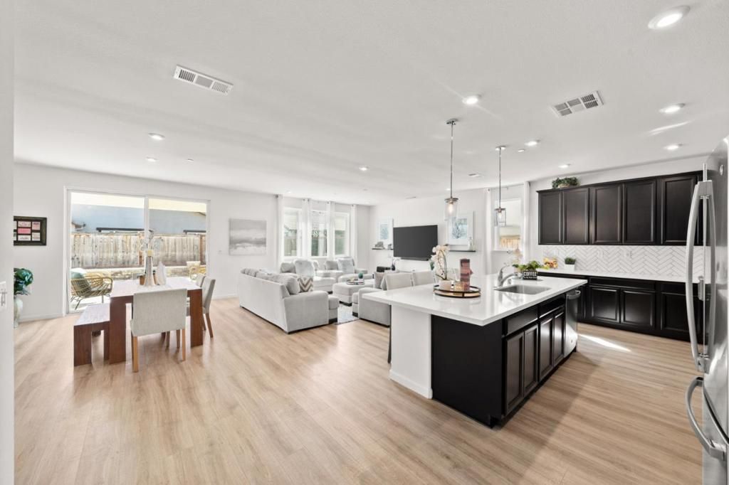 Image 11 of property listing at 9264 Odyssey Circle, Elk Grove, CA 95624