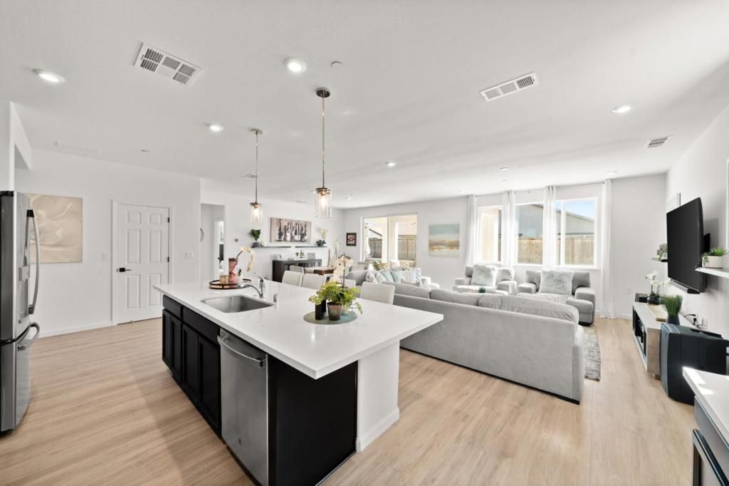 Image 17 of property listing at 9264 Odyssey Circle, Elk Grove, CA 95624