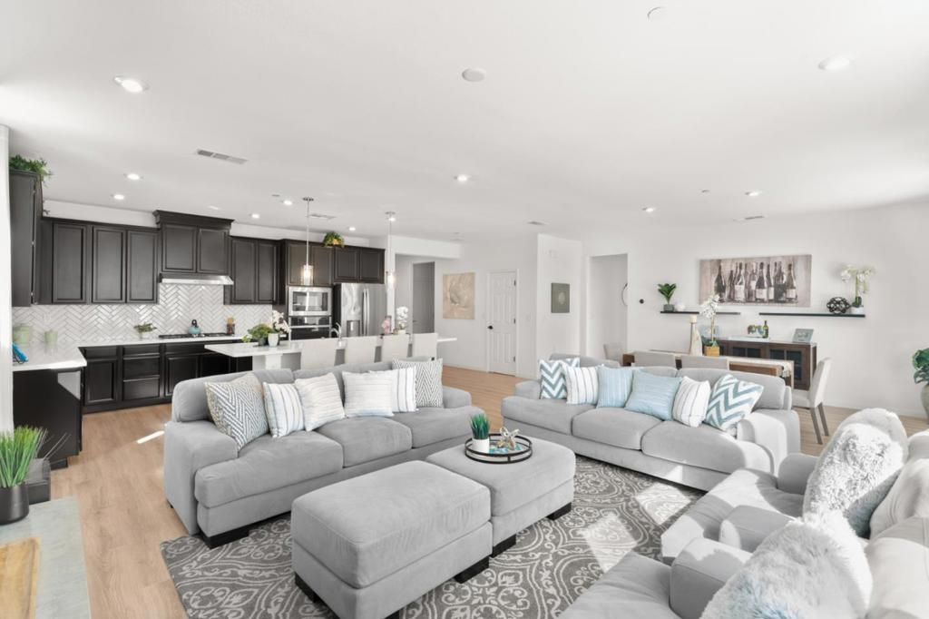 Image 2 of property listing at 9264 Odyssey Circle, Elk Grove, CA 95624