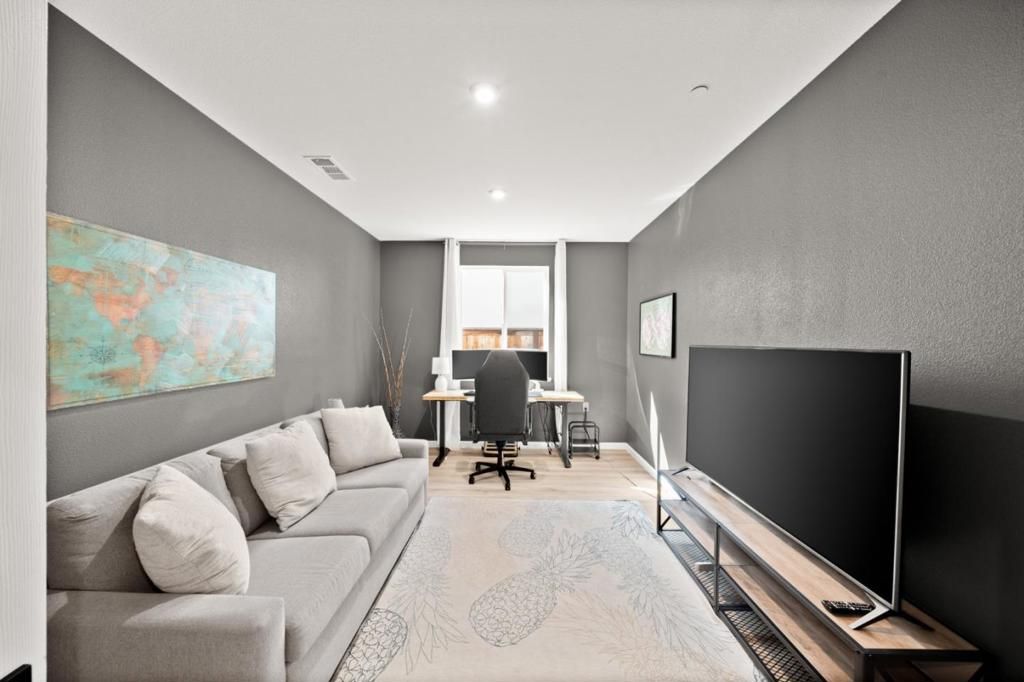 Image 24 of property listing at 9264 Odyssey Circle, Elk Grove, CA 95624