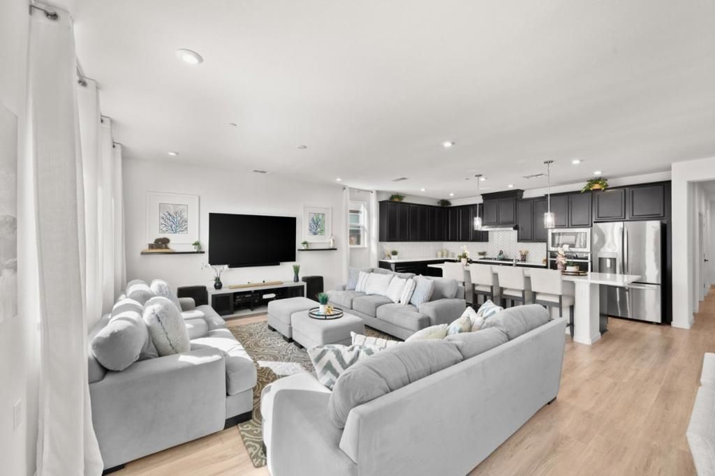 Image 5 of property listing at 9264 Odyssey Circle, Elk Grove, CA 95624