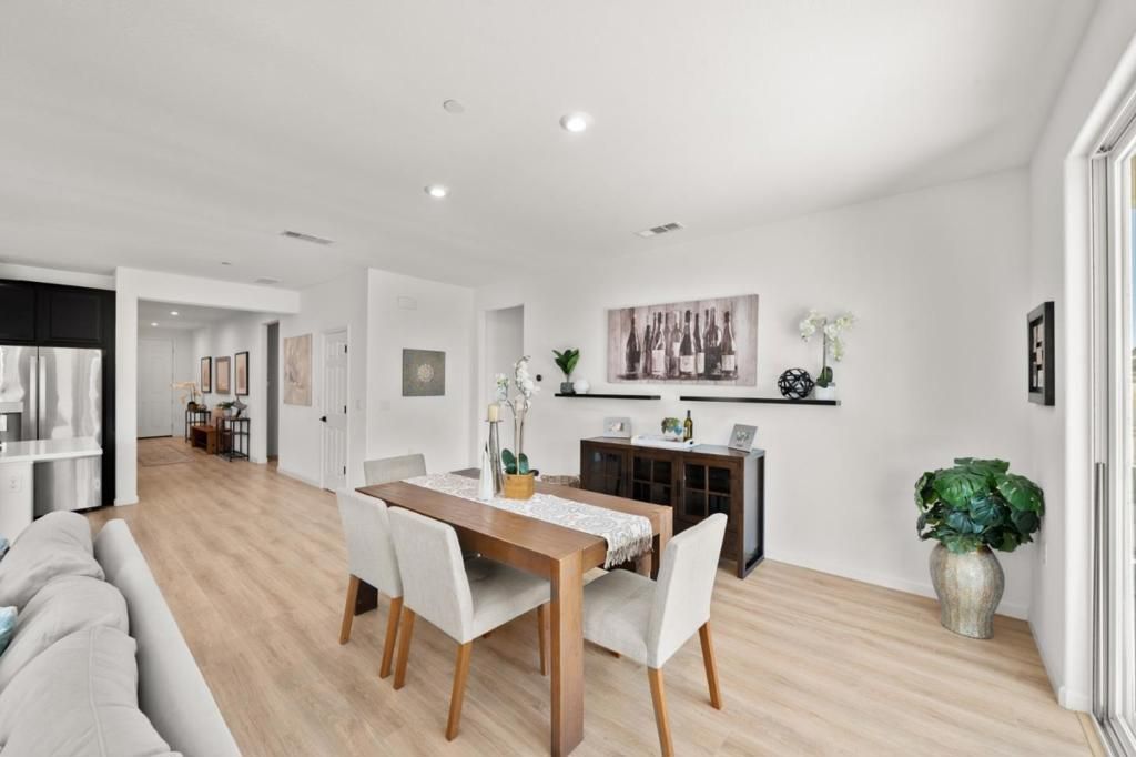 Image 7 of property listing at 9264 Odyssey Circle, Elk Grove, CA 95624